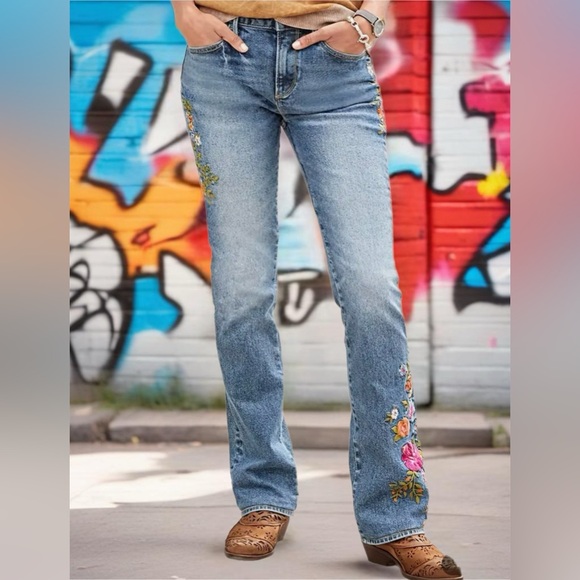 Embroidered Floral Blue Jeans - Picture 2 of 8